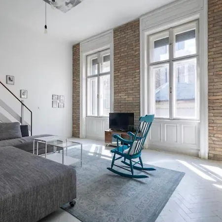 Cabletownpest - Design In The Centre Ac Daire *